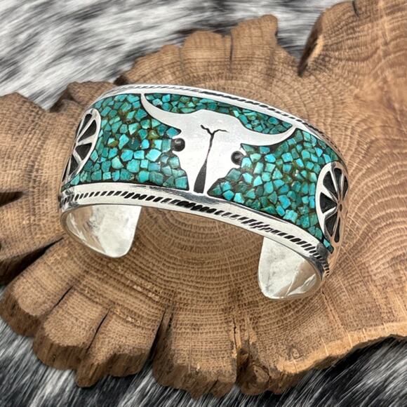 1970s Native American NAVAJO Sterling & Turquoise Chip Inlay Cuff Bracelet Steer - Picture 1 of 6